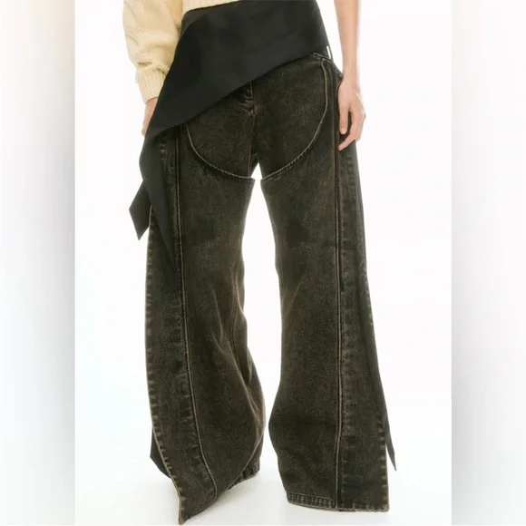 Hm chaps-layered pants dark brown
Lorena Saravia H&M BBWT
Never worn - Picture 2 of 7
